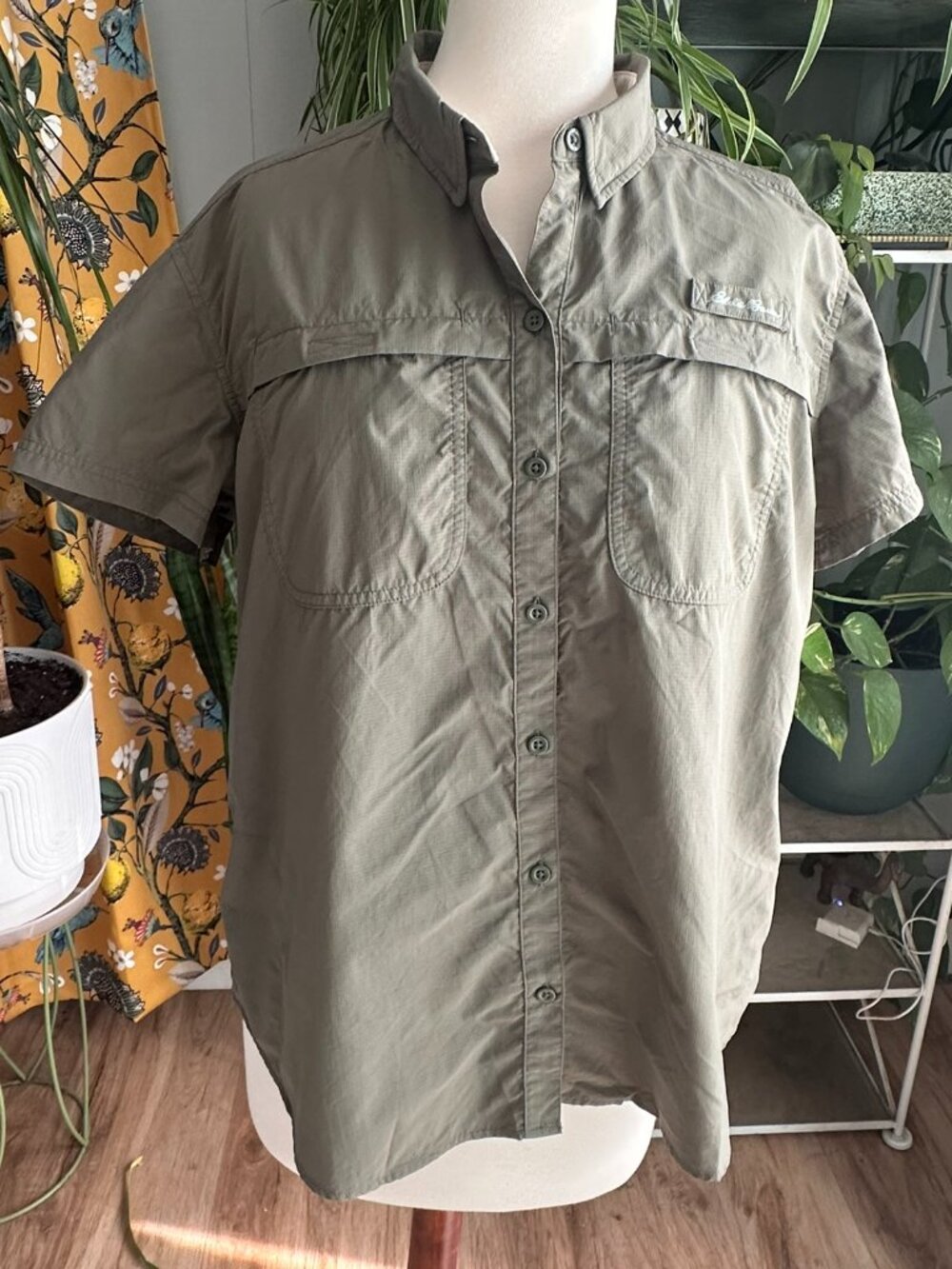Eddie Bauer Women’s XL Olive Green Short Sleeve Hiking Safari Travel Shirt